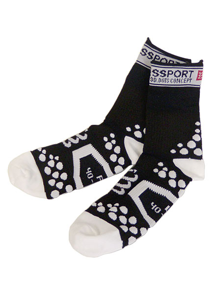 COMPRESSPORT Racing Socks V2 Bike：Black White Dot